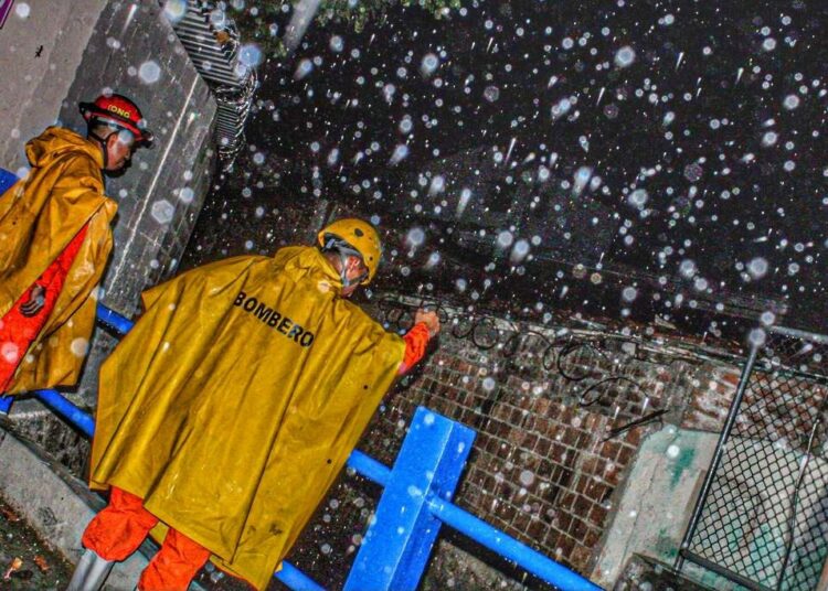 Bomberos activos ante paso de la Tormenta Tropical Cristina