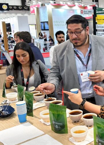 Café salvadoreño incursiona con éxito en evento especializado en Bruselas
