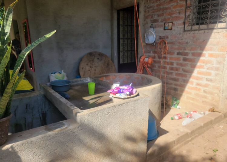 Tragedia en Zacatecoluca: mujer fallece al caer a un pozo mientras sacaba agua