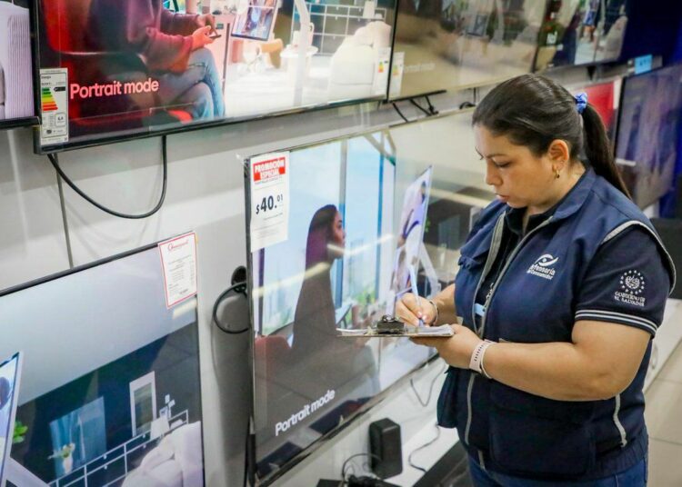 Defensoria advierte sobre cobros indebidos y refuerza vigilancia comercial