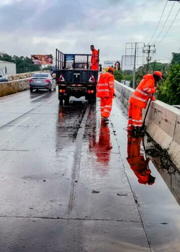 Realizan limpieza en drenajes y carreteras a escala nacional