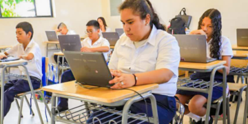 Estudiantes regresan a las aulas luego de la suspensión por condiciones climáticas