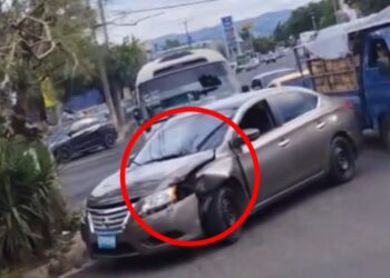 Motorista evita incidente mayor tras choque en Ciudad Delgado
