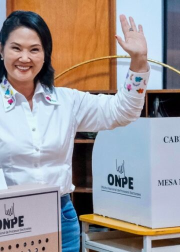 Keiko Fujimori mantiene ventaja en una reñida elección presidencial en Perú