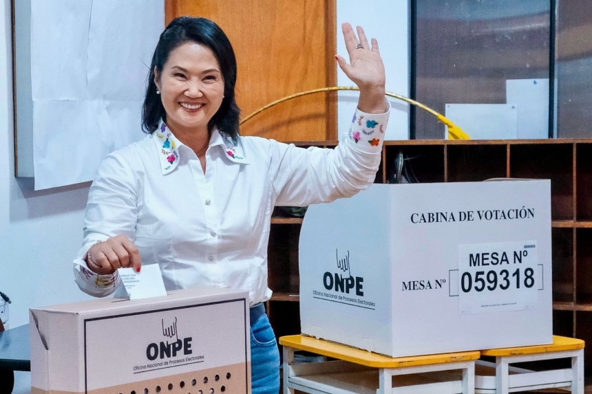 Keiko Fujimori mantiene ventaja en una reñida elec