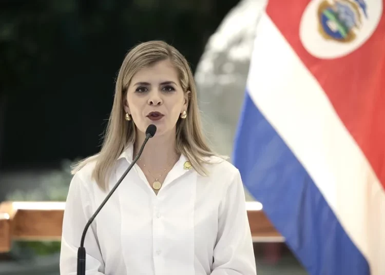 Presidenta de Costa Rica lanza la “Ley Cero Ocio” inspirada en El Salvador