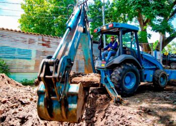 Comuna santaneca limpia zona afectada por las lluvias