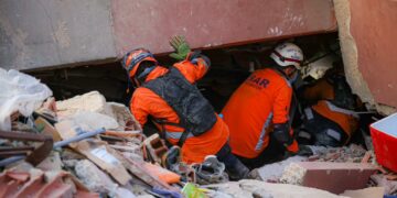 USAR El Salvador logra rescatar con vida una segunda víctima de los sismos en Venezuela
