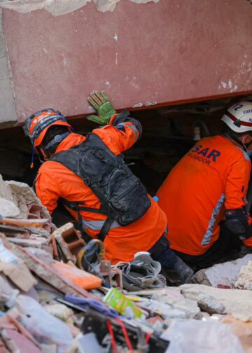 USAR El Salvador logra rescatar con vida una segunda víctima de los sismos en Venezuela