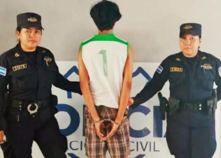 PNC captura a adolescente señalado de amenazar de muerte a su madre en Ahuachapán Norte