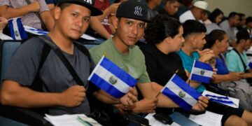 Salvadoreños viajarán a Alaska para trabajar en industria pesquera
