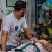 Adulta mayor es auxiliada por socorristas tras caer en su vivienda en Chalatenango