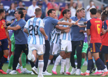 FIFA sanciona a Argentina con $100 mil por expulsiones e indisciplina en la final del Mundial 2026