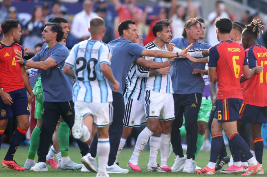 FIFA sanciona a Argentina con $100 mil por expulsiones e indisciplina en la final del Mundial 2026