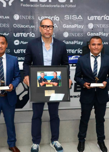 Brindan homenaje a árbitros mundialistas salvadoreños