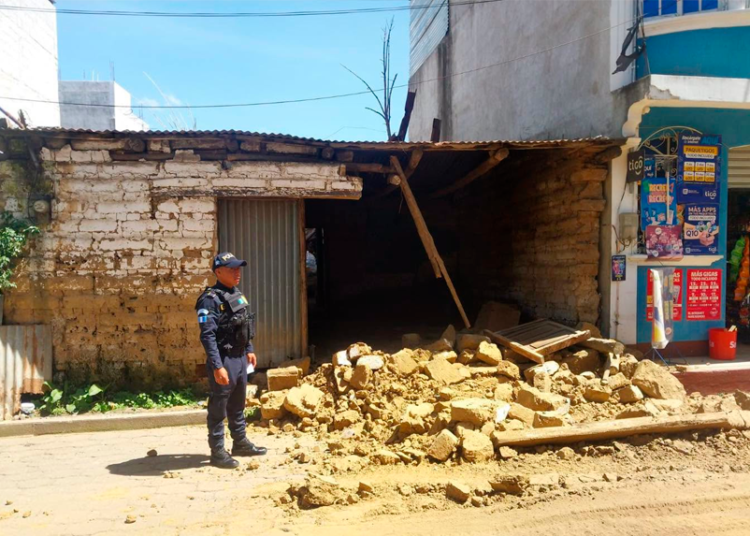 Viviendas de Guatemala resultan afectadas tras fuerte sismo