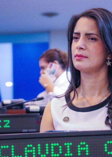 Analista asegura que Claudia Ortiz descuidó el fortalecimiento del partido VAMOS