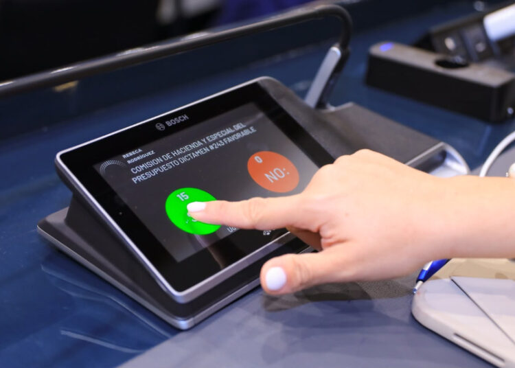 Aprueban recursos para impulsar la educación, la tecnología y el desarrollo de la juventud