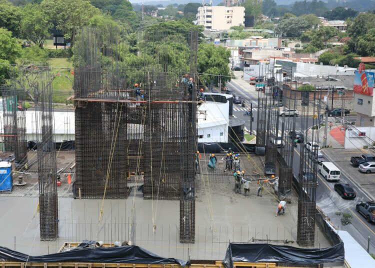 Sector construcción impulsa el dinamismo económico de El Salvador y lidera la región
