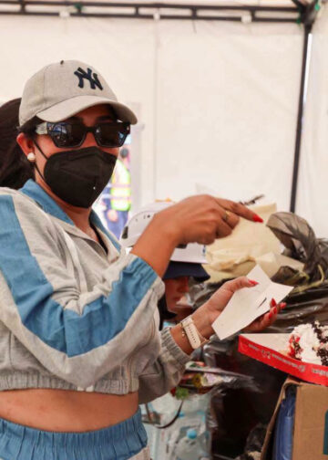 Emotiva celebración de cumpleaños fortalece el ánimo de voluntarios en campamento humanitario de La Guaira