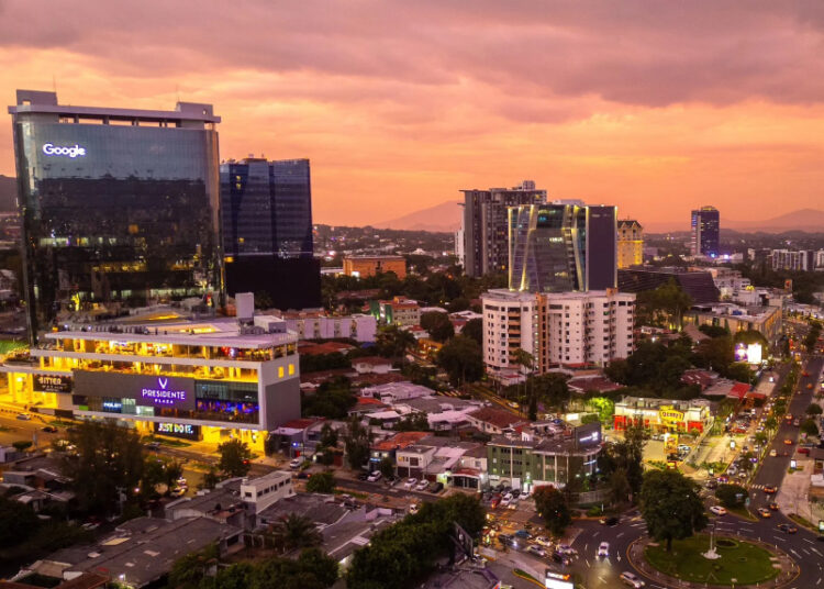 FMI reconoce los logros económicos de El Salvador
