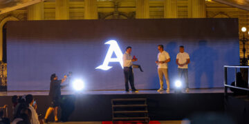 Alianza FC presentó su nueva indumentaria en el Centro Histórico de San Salvador