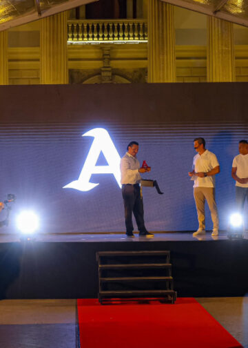 Alianza FC presentó su nueva indumentaria en el Centro Histórico de San Salvador