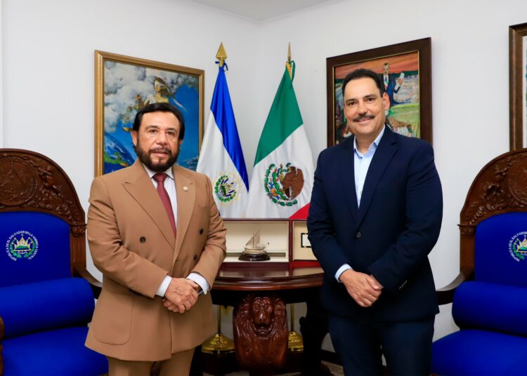 El Salvador expone su estrategia de seguridad ante delegación del Senado de México