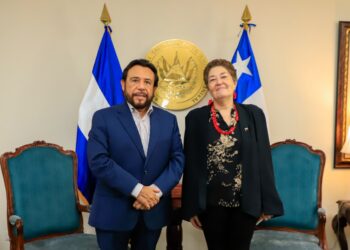 Vicepresidente Félix Ulloa reconoce la labor de la Embajadora de Chile al finalizar su misión