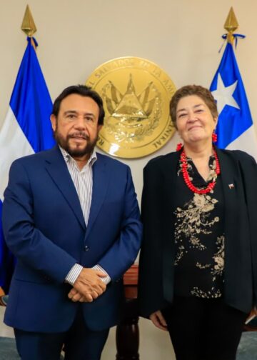 Vicepresidente Félix Ulloa reconoce la labor de la Embajadora de Chile al finalizar su misión