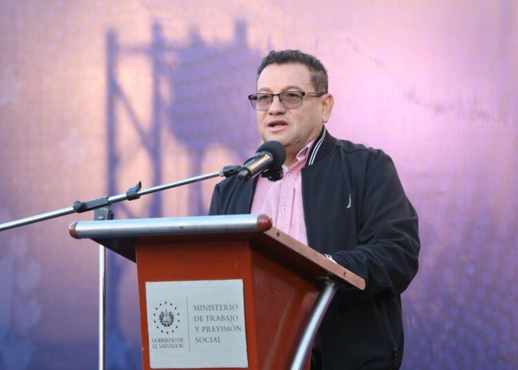 Trabajo advierte sanciones a empresas que incumplan la ley durante las vacaciones