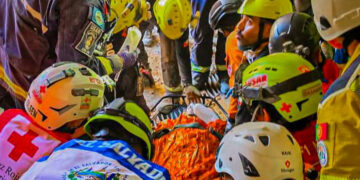 Presidente Bukele confirma el rescate con vida de hombre atrapado durante más de siete días en Venezuela