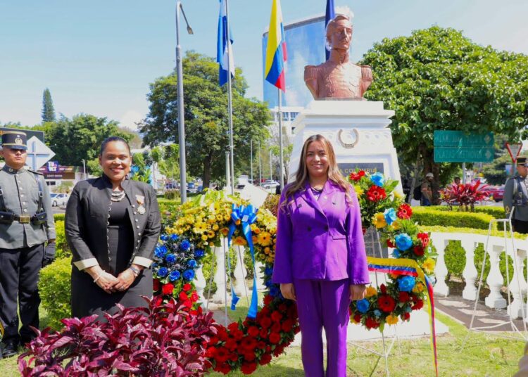 Viceministra Godínez destaca la amistad entre El Salvador y Colombia durante aniversario de independencia