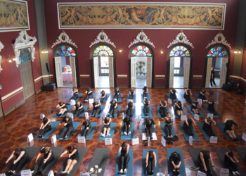 Habit lleva una experiencia de pilates al histórico Teatro Nacional de Santa Ana