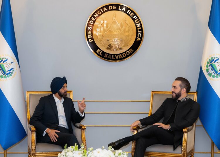 Nayib Bukele muestra al presidente del Banco Mundial los proyectos estratégicos que impulsa El Salvador