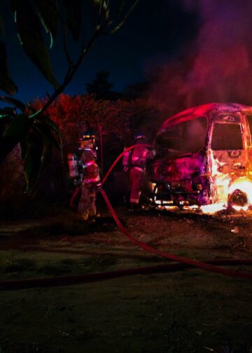 Bomberos controlan fuego que afectó dos unidades en la colonia El Ángel