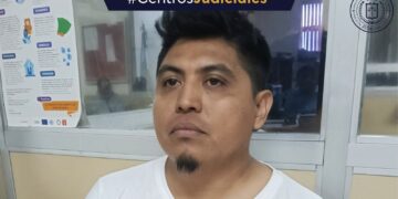 Ordenan investigar a sujeto que empujó a anciano en Santa Ana