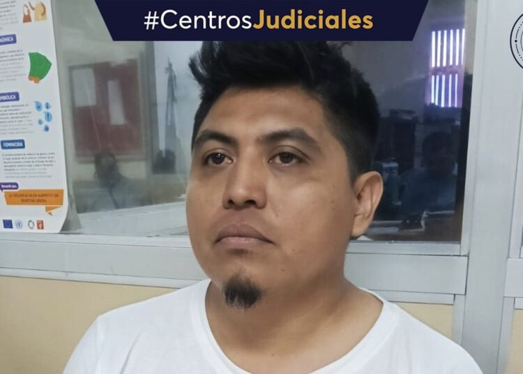 Ordenan investigar a sujeto que empujó a anciano en Santa Ana