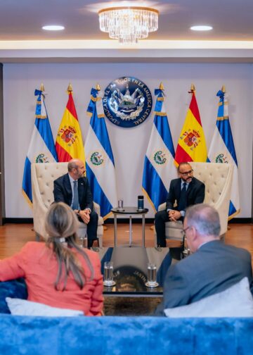 Presidente del Senado de España visita Asamblea Legislativa