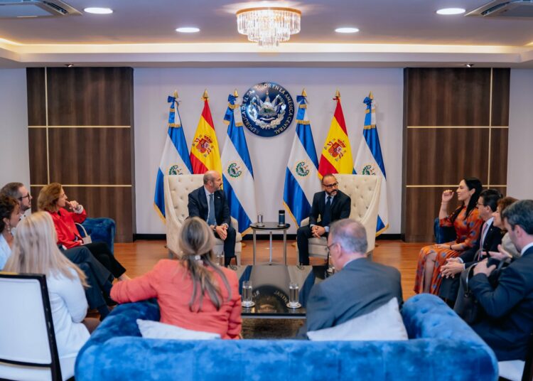 Presidente del Senado de España visita Asamblea Legislativa