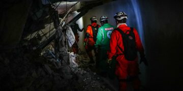 Equipo USAR El Salvador continúa labores de búsqueda y rescate en Venezuela