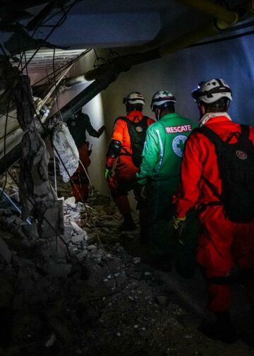Equipo USAR El Salvador continúa labores de búsqueda y rescate en Venezuela