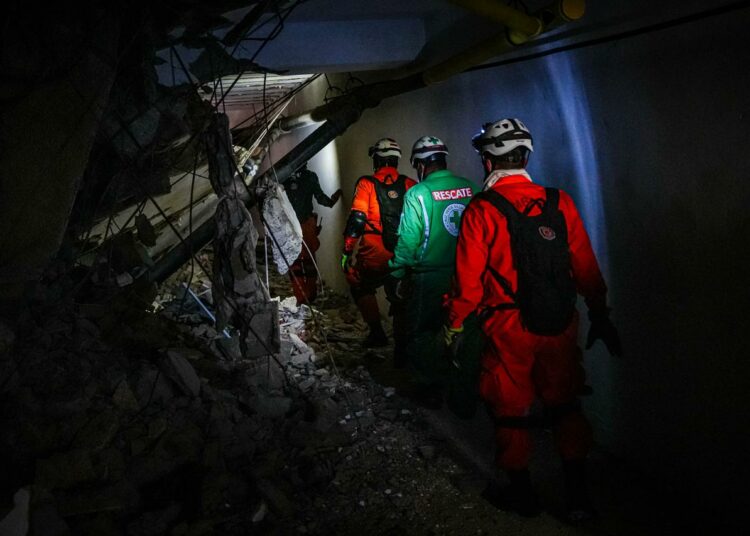 Equipo USAR El Salvador continúa labores de búsqueda y rescate en Venezuela
