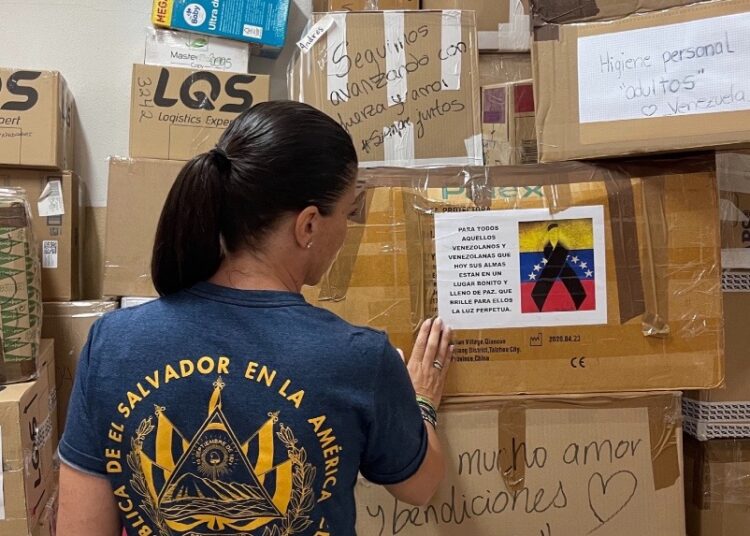 80 toneladas de ayuda humanitaria van rumbo hacia Venezuela, señala Macarena Olona