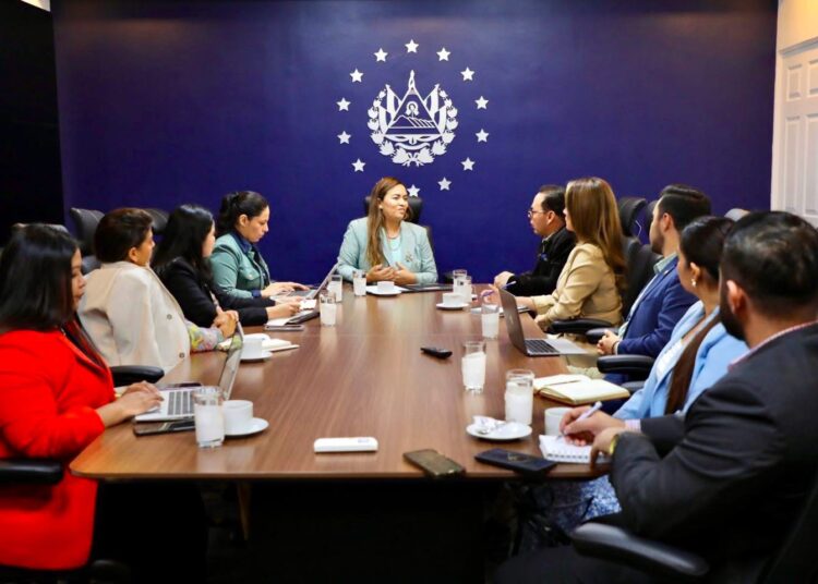 Patricia Godinez busca oportunidades para la diáspora en la empresa privada