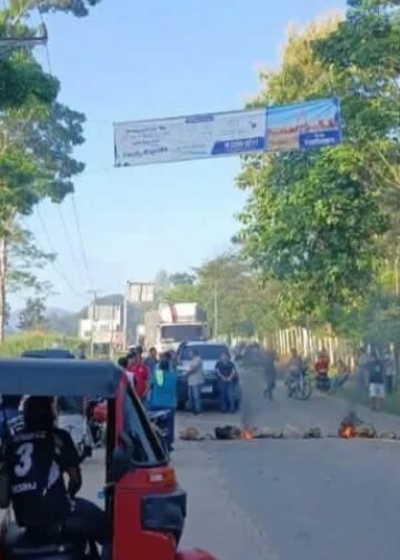 Conductores guatemaltecos cierran calles en protesta por alto costo de combustibles