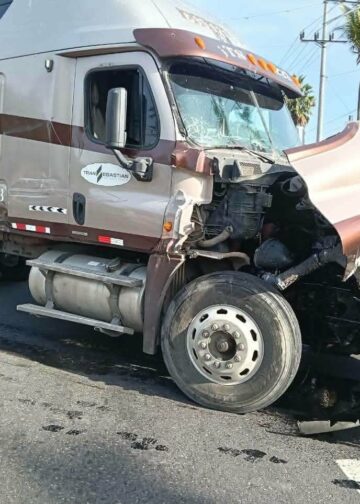Percance vial entre furgón y autobús deja cinco lesionados en Ciudad Arce