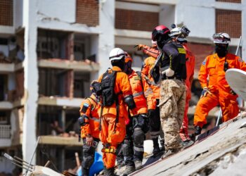 Equipos salvadoreños extienden operaciones de búsqueda en Venezuela