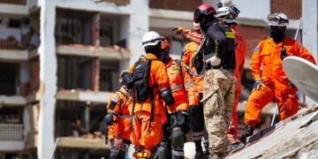 Equipos salvadoreños extienden operaciones de búsqueda en Venezuela