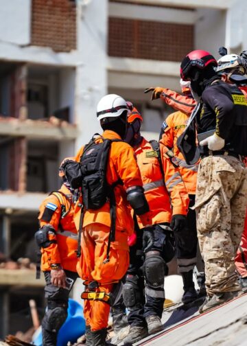 Equipos salvadoreños extienden operaciones de búsqueda en Venezuela